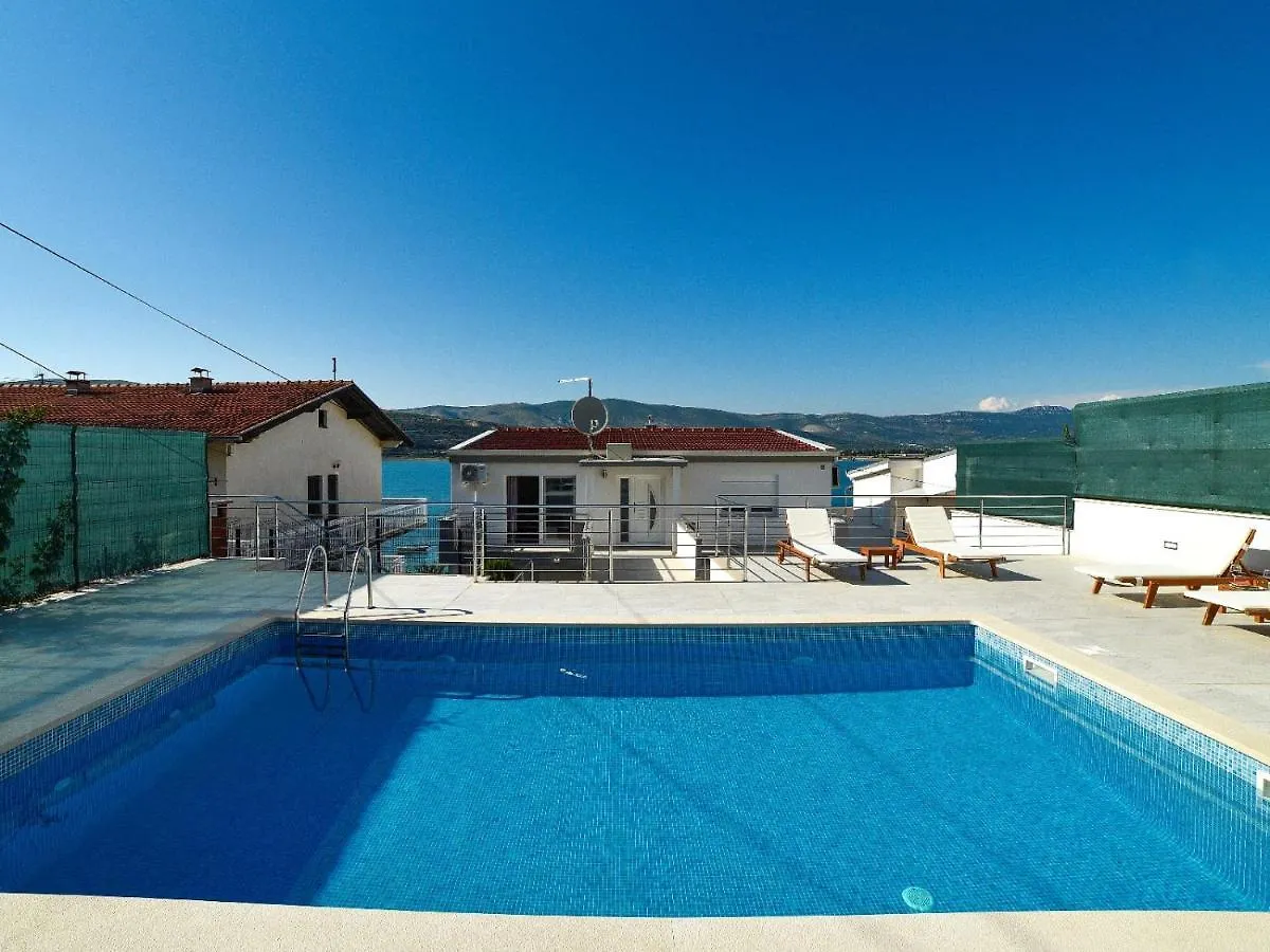 Apartmani Antonia Trogir 0*,  Croatia